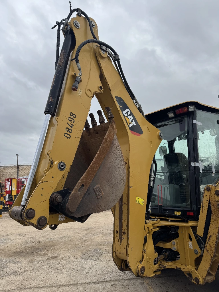 RETRO EXCAVADORA CATERPILLAR 416 4x4.webp