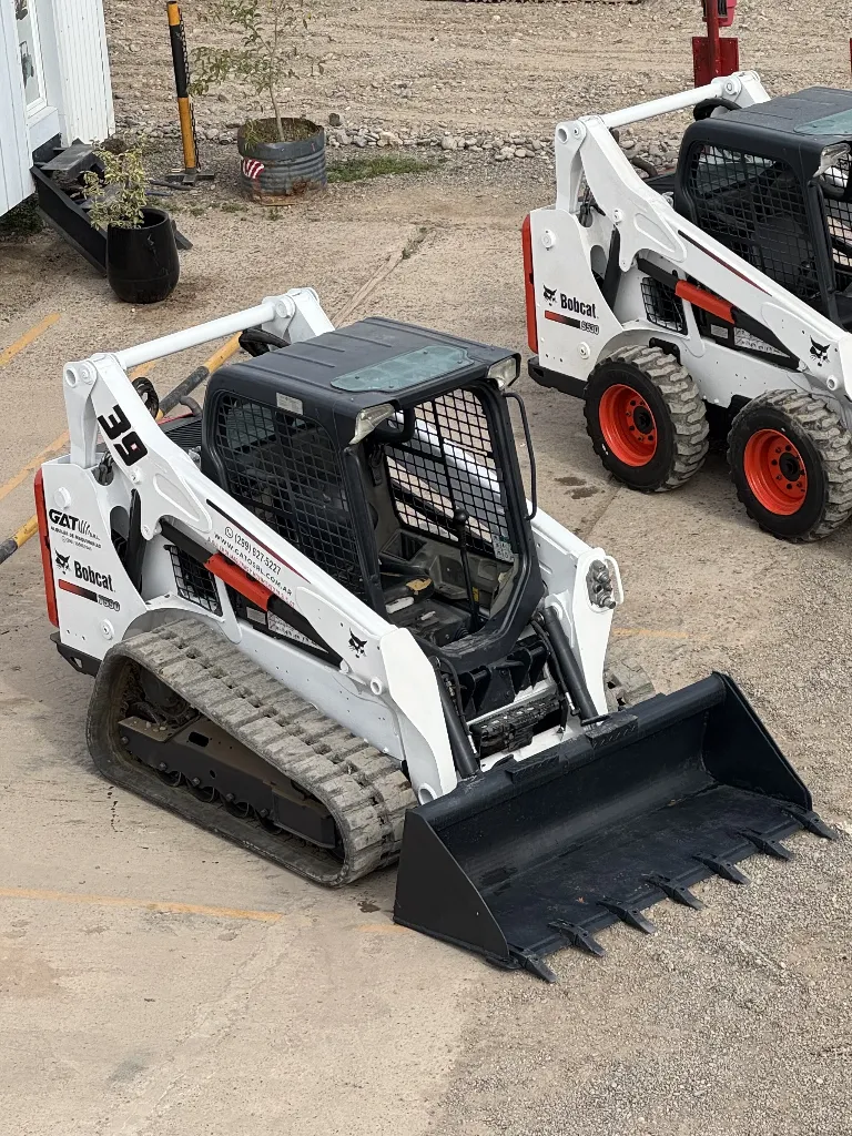 minicargadora-T590-frente2.webp