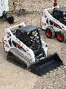minicargadora-T590-frente2.webp