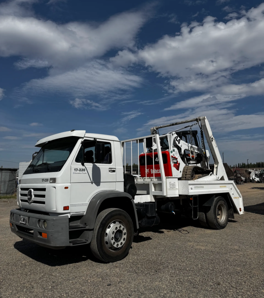 CAMION PORTA VOLQUETES VOLKSWAGEN