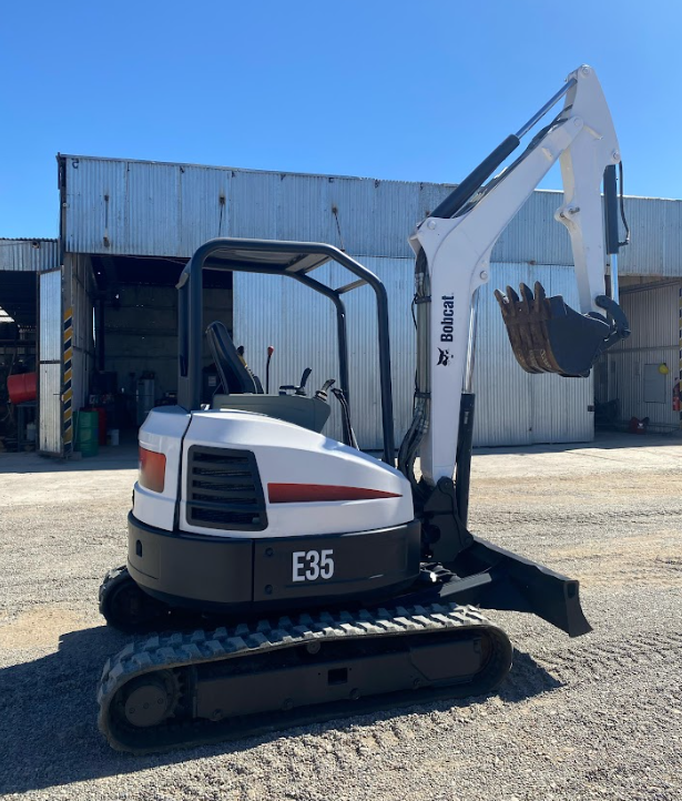 MINIEXCAVADORA 3.5TN