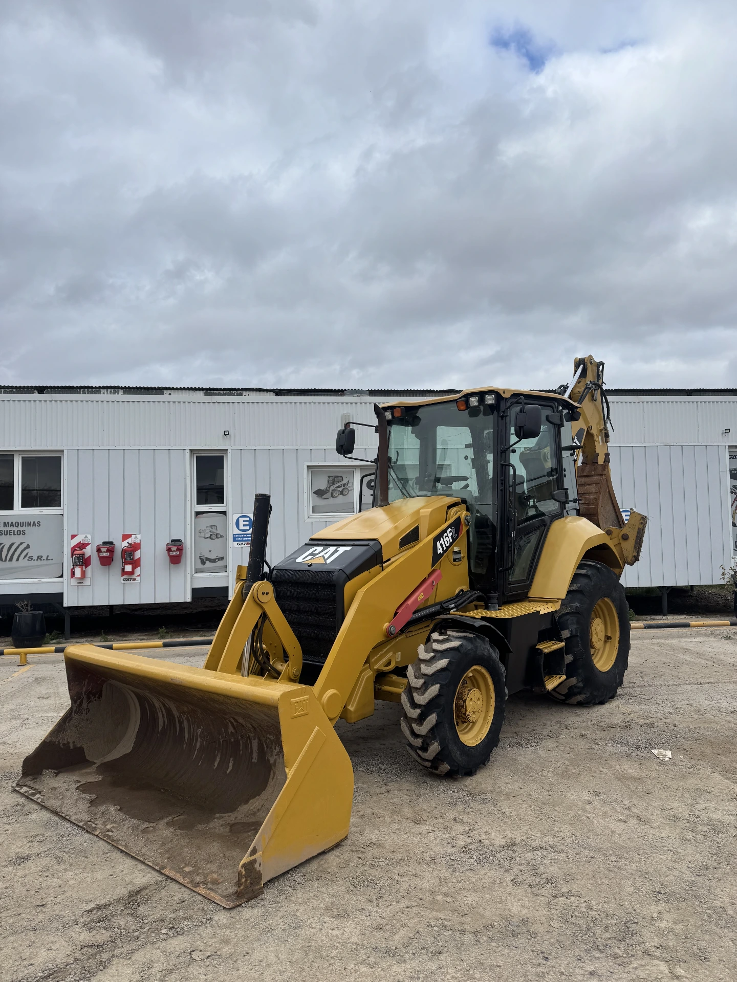 RETROEXCAVADORA CATERPILLAR 416 4x4
